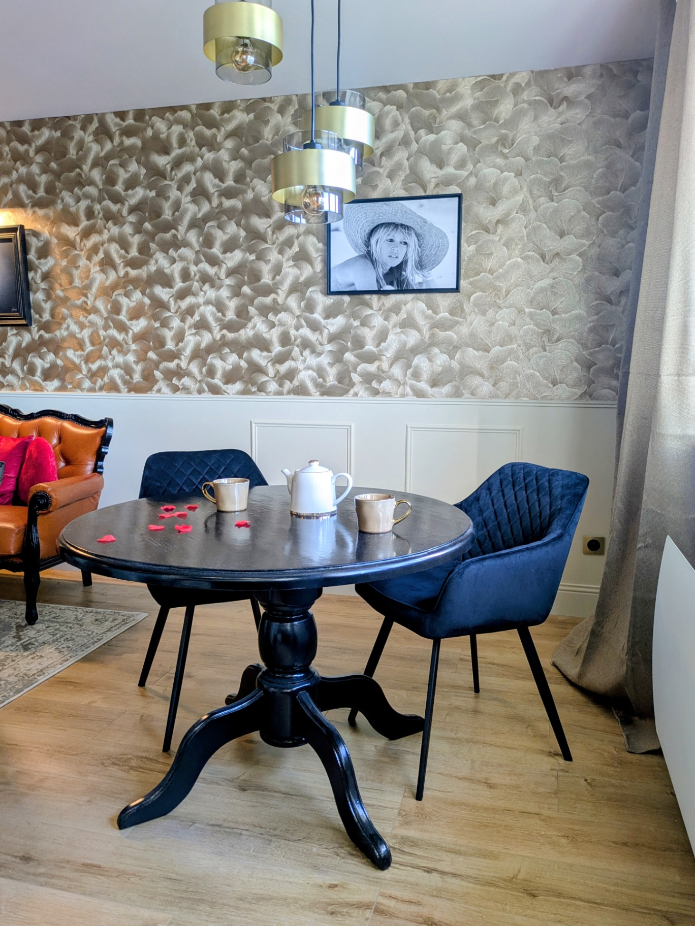 Salon — table & fauteuils